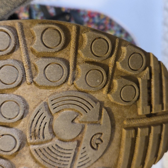 Colorful Geometric Pattern Sneakers - Picture 4 of 6